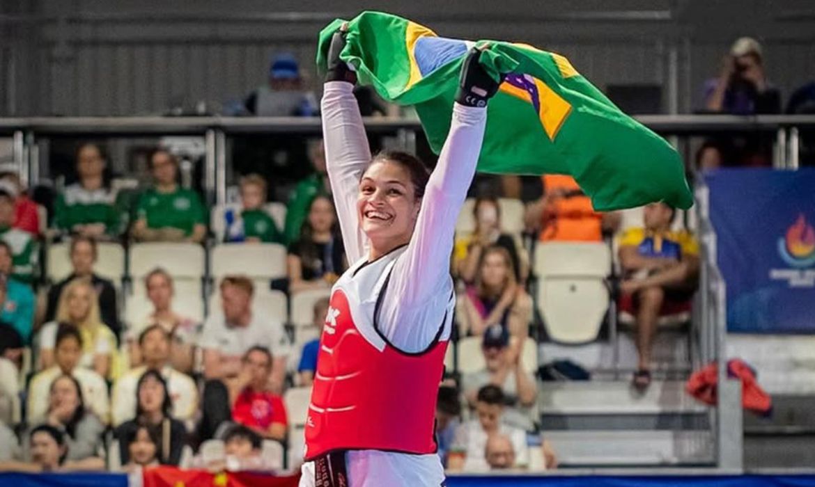 Maria Clara Pacheco é campeã mundial de taekwondo na China