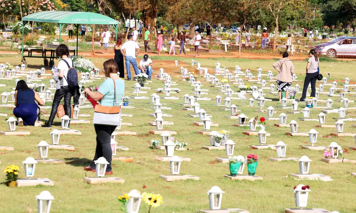 OAB Barro Preto - Fim de semana do Dia de Finados deve levar 600 mil a cemitérios do DF
