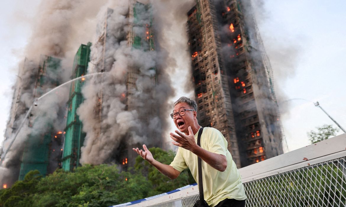 Incêndio em prédios de Hong Kong deixa pelo menos quatro mortos