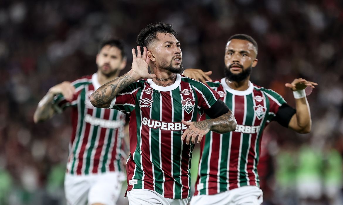 Em um clássico movimento, Fluminense derrota Flamengo no Maracanã