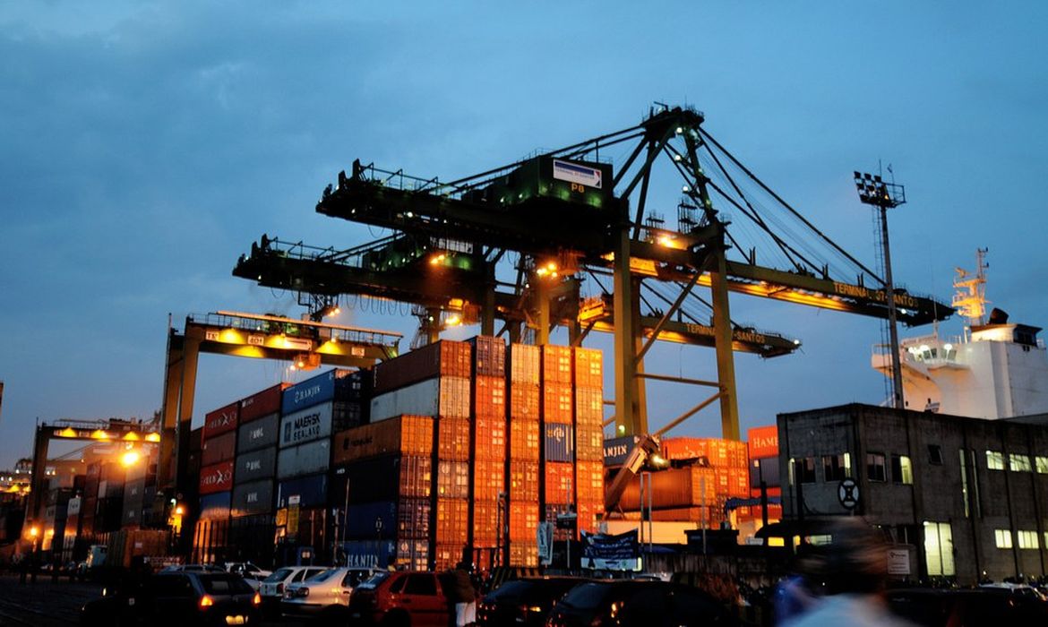 Fazenda reduz para 2,2% projeção de crescimento do PIB em 2025