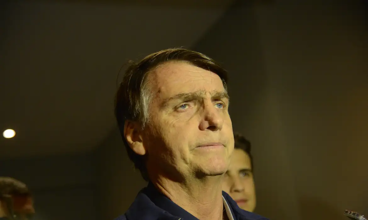 Defesa diz que Bolsonaro não usou celular durante visita de Nikolas