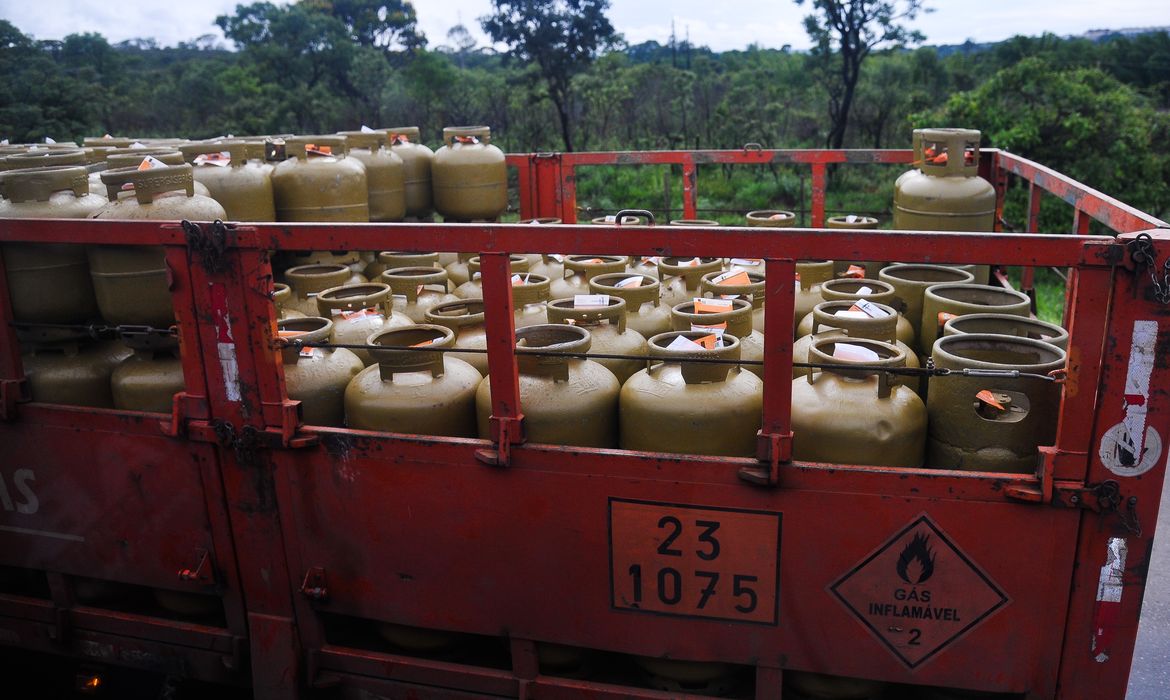 Gás gratuito para 1 milhão de famílias tem início hoje