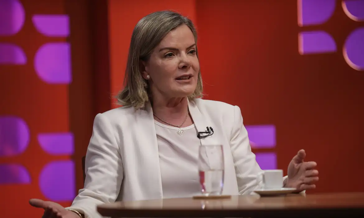 Gleisi: tipificação penal e apreensão de bens são inegociáveis em PL