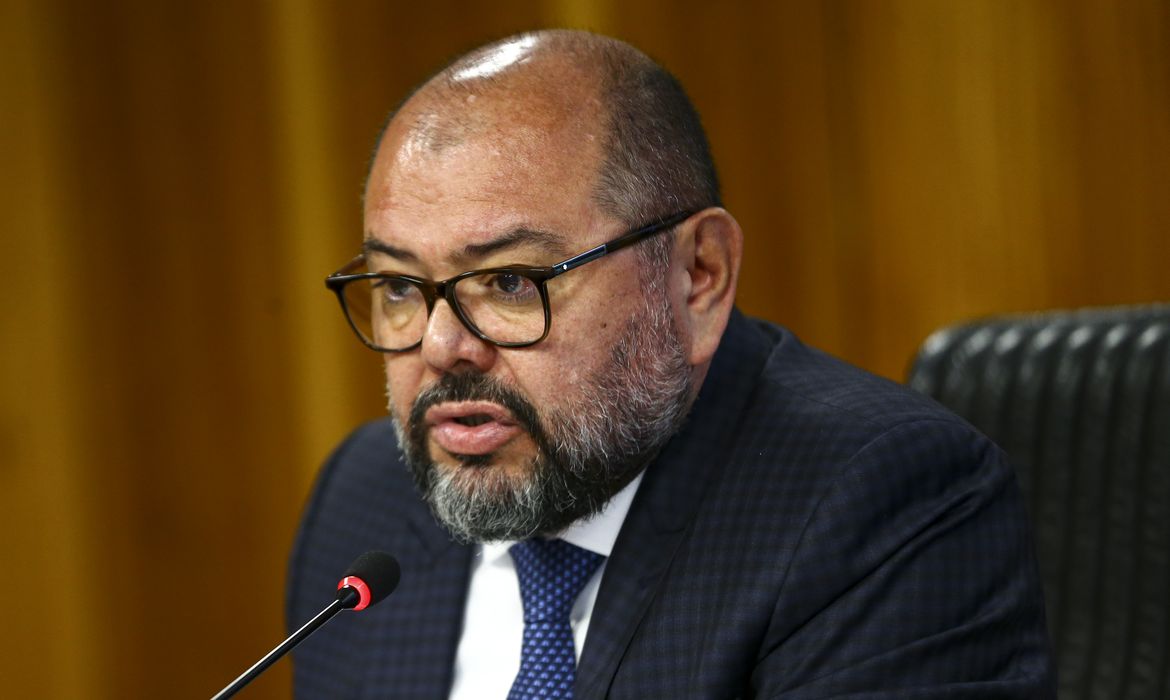 PF aponta ex-ministro de Bolsonaro como pilar institucional de desvios