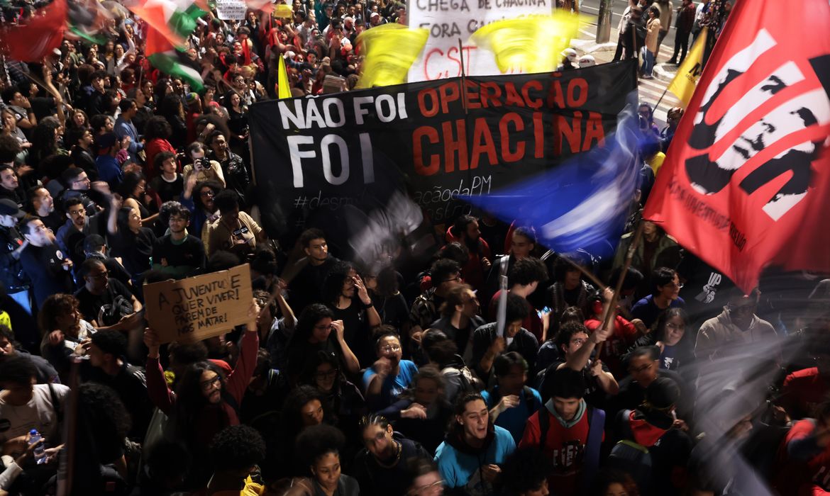 Em atos, movimento negro pede investigação independente de ação no Rio