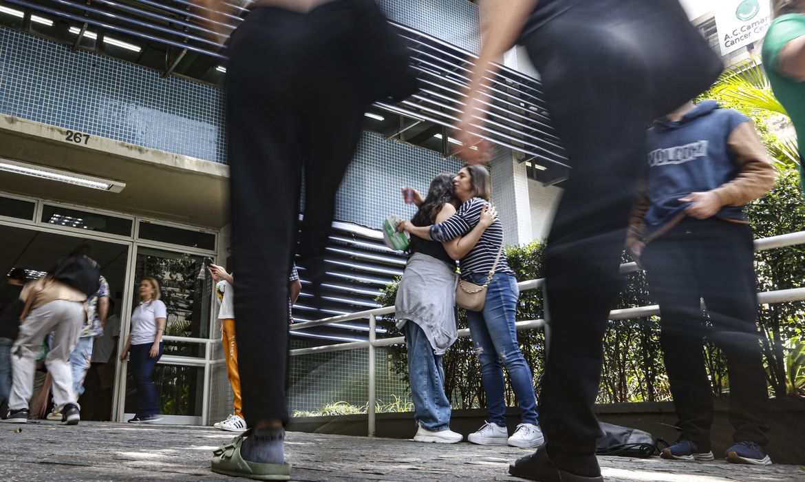 Enem 2025: saiba o que é permitido levar no primeiro dia de provas