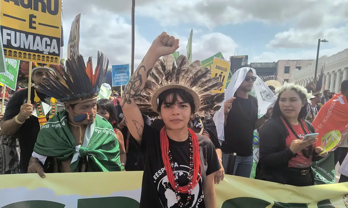 Txai Suruí: “nossa voz precisa ecoar nos espaços de decisão da COP30”