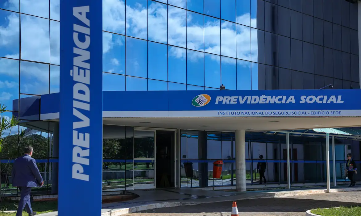 AGU cobra na Justiça mais R$ 135 milhões ligados a desvios no INSS