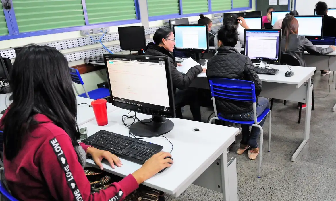 Escolas do Norte e Nordeste terão R$ 53 milhões para ampliar internet