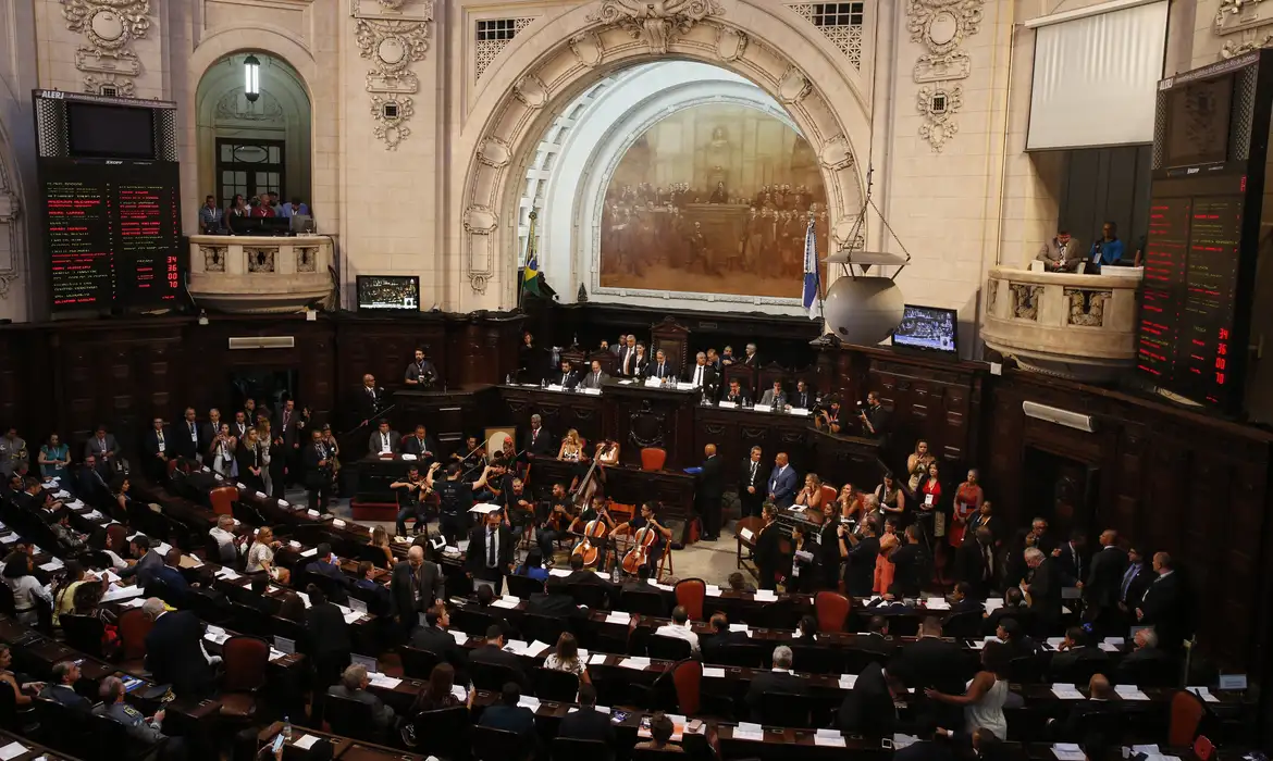 Alerj deve decidir sobre prisão de Bacellar nos próximos dias