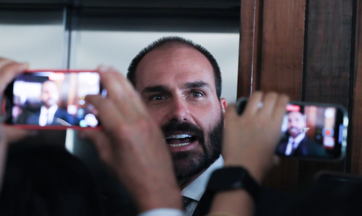 OAB Barro Preto - Motta notifica Eduardo Bolsonaro sobre processo de perda do mandato