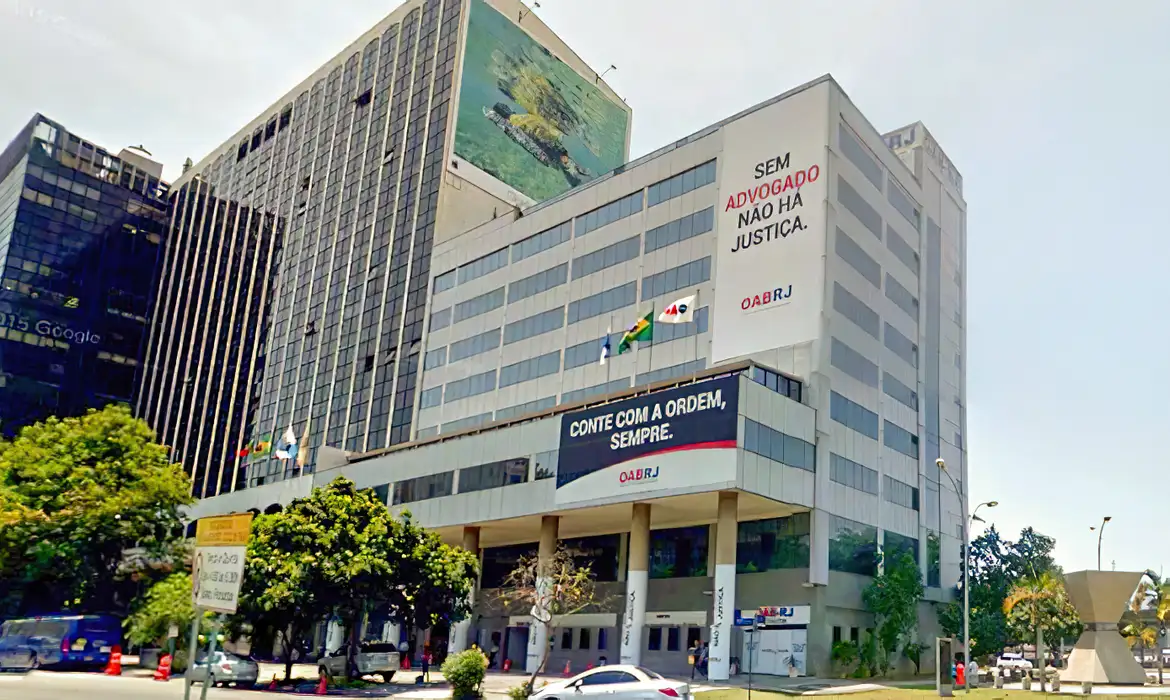 OAB Barro Preto - Alerj aprova dispensa de terno e gravata no verão em audiência pública