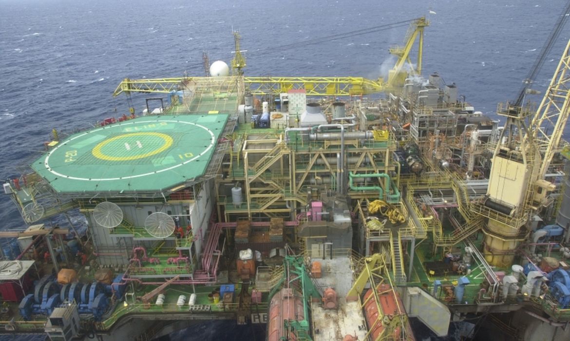 Mesmo com vazamento sanado, plataforma da Petrobras segue sem produção