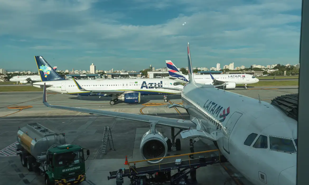 OAB Barro Preto - São Paulo tem mais de 200 voos afetados por ventos