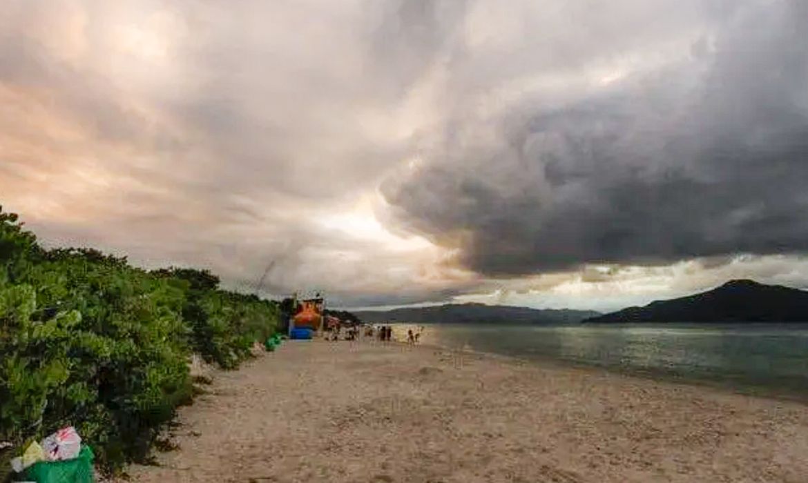Rio Grande do Sul e Santa Catarina têm alerta para tempestade