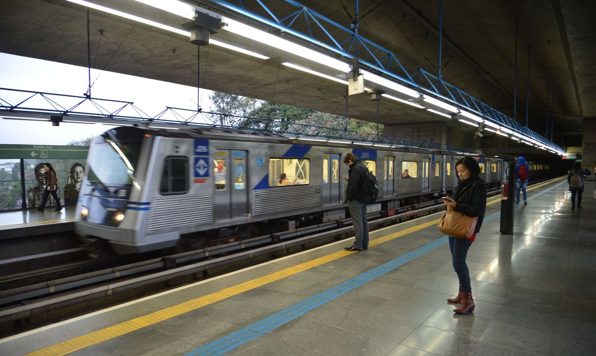 Governo de SP anuncia aumento nas passagens de metrô e de trens