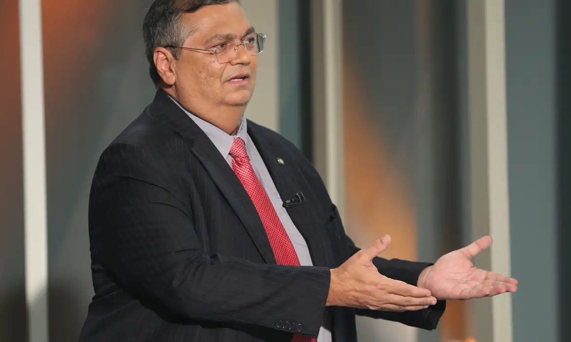 Dino manda PF investigar novas irregularidades em emendas Pix