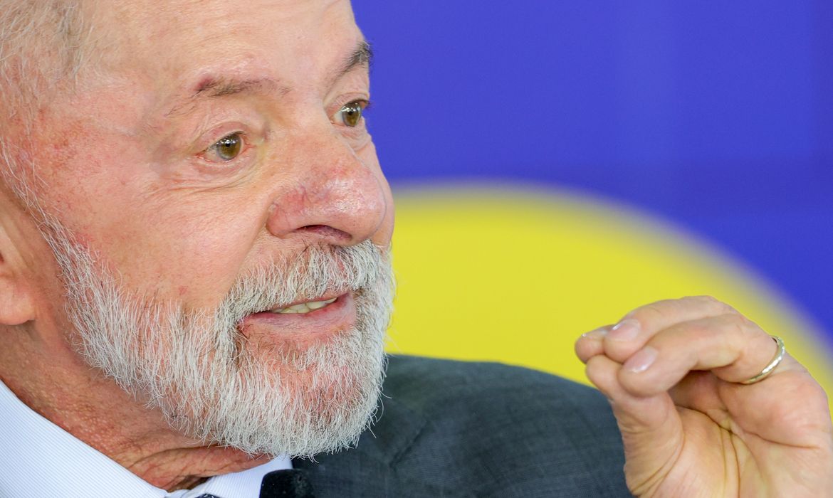 Lula tem evolução satisfatória após cirurgia de catarata