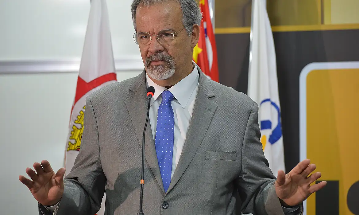 Políticos de todas tendências homenageiam Raul Jungmann