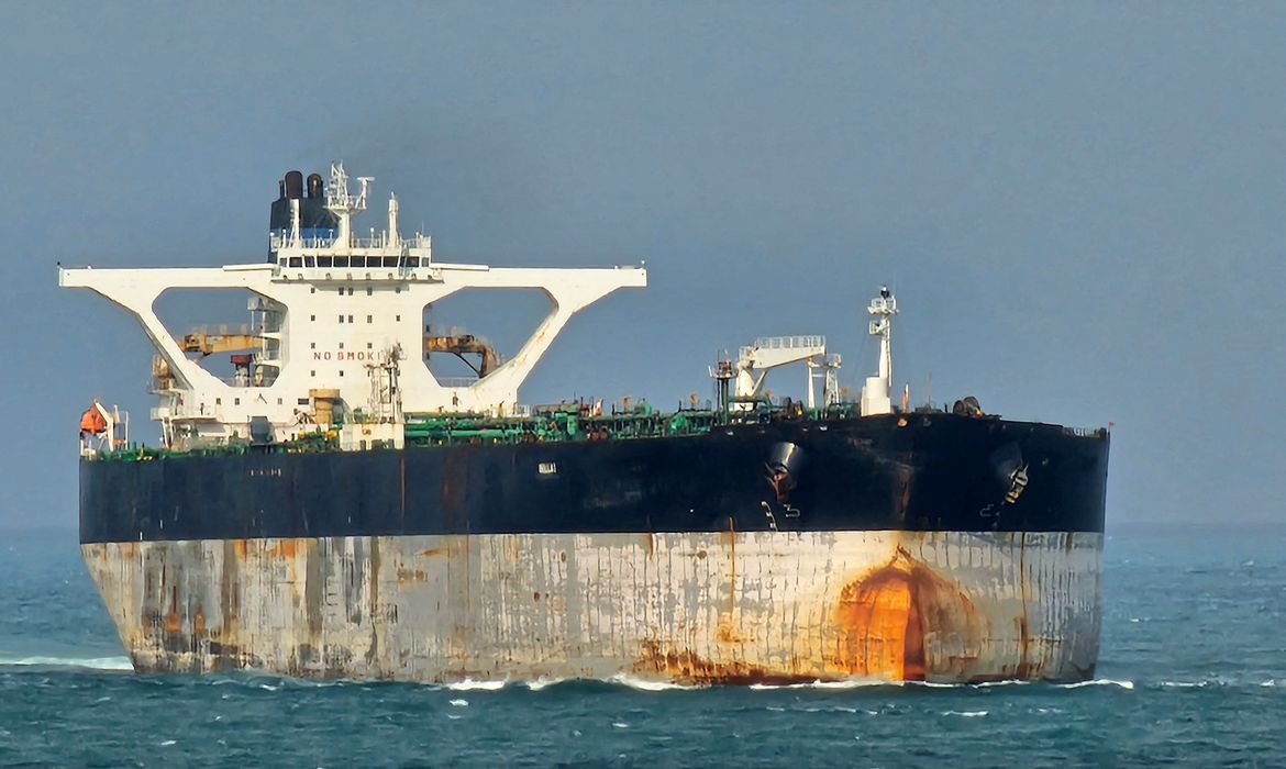 China condena apreensão de navios-petroleiros pelos EUA