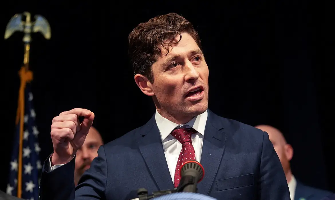 Prefeito de Minneapolis anuncia saída de agentes do ICE da cidade