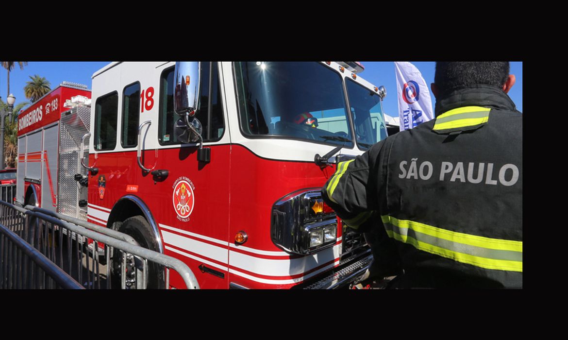 Homem e bebê morrem em incêndio em apartamento na zona leste de SP