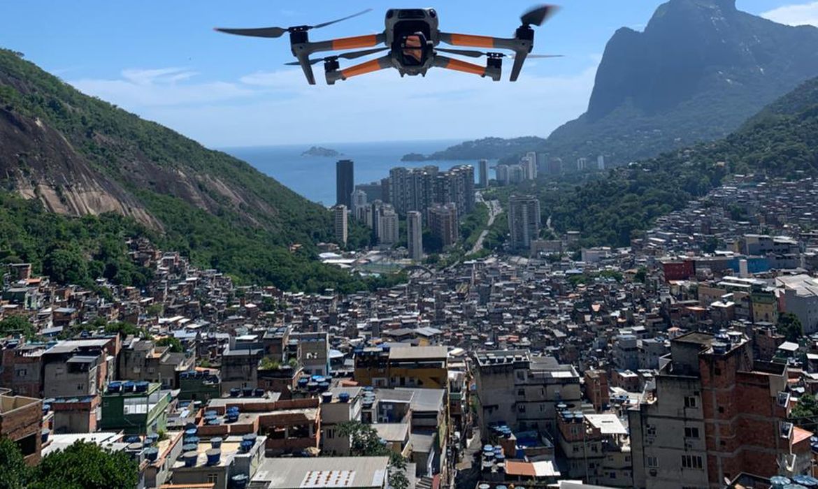 Vídeos de drones despertam interesse de turistas por favelas do Rio