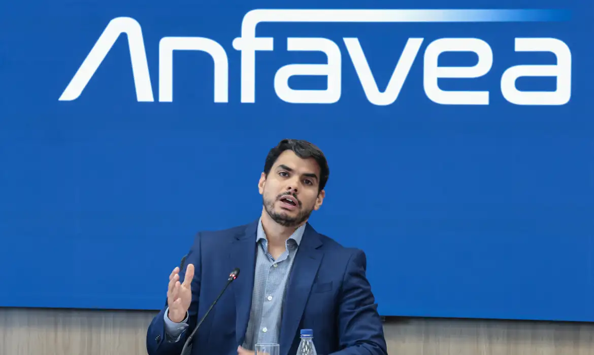 Anfavea projeta crescimento de 3,7% na produção de veículos para 2026