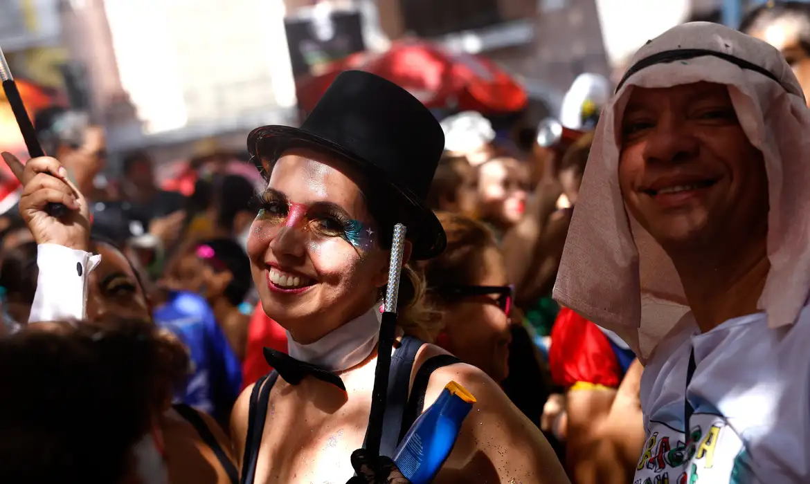 Carnaval não oficial abre pré-folia neste domingo no Rio