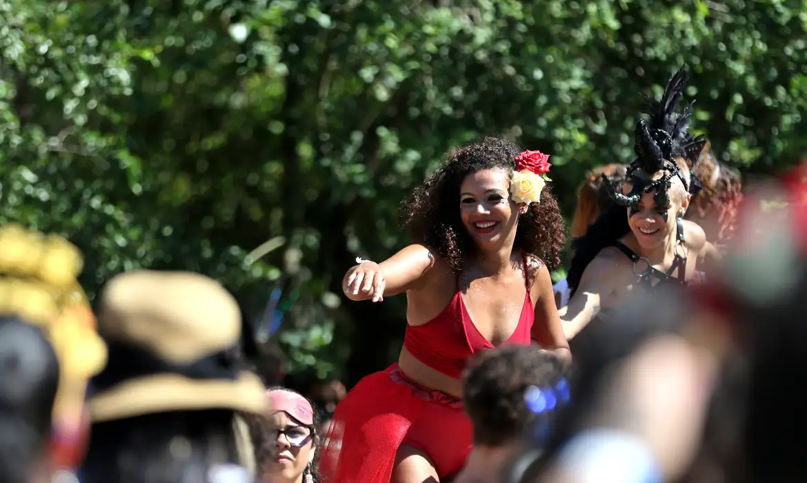 PM de SP terá esquema de atendimento especial a mulheres no Carnaval