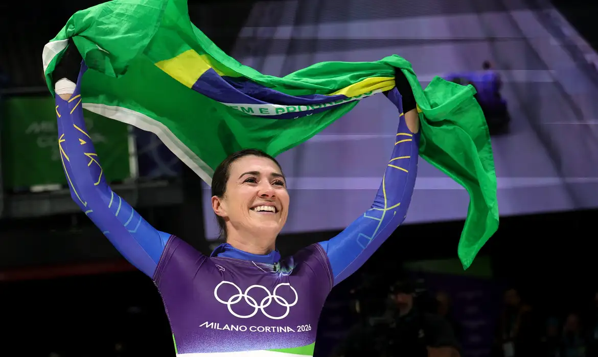 Nicole Silveira alcança melhor resultado olímpico do Brasil no gelo