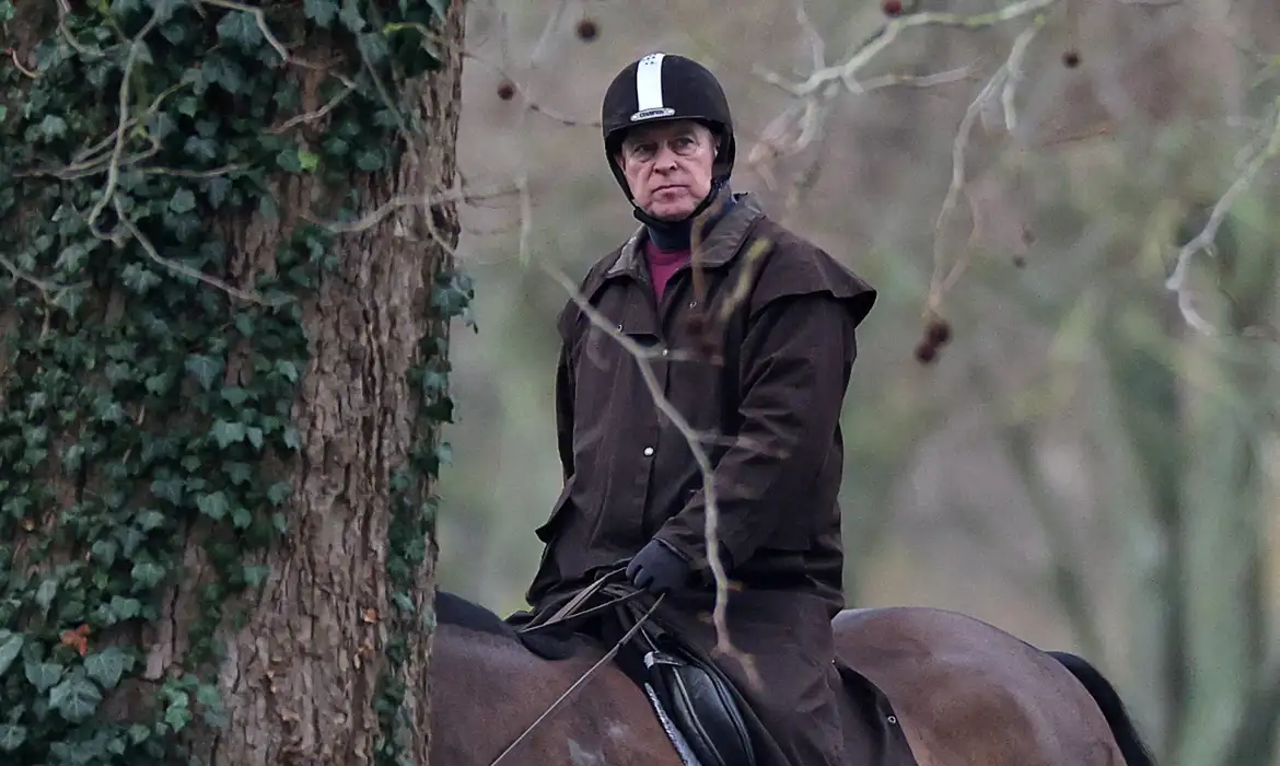 Caso Epstein: ex-príncipe Andrew é detido por suspeitas de má conduta