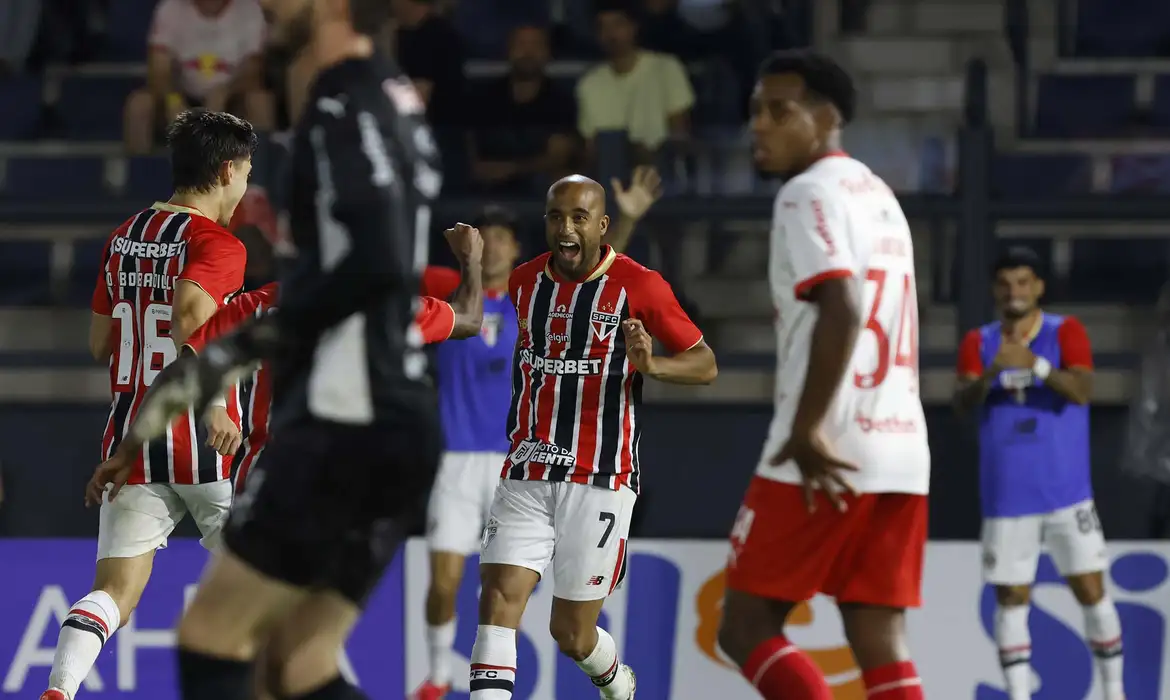 São Paulo e Palmeiras se garantem nas semis do Campeonato Paulista
