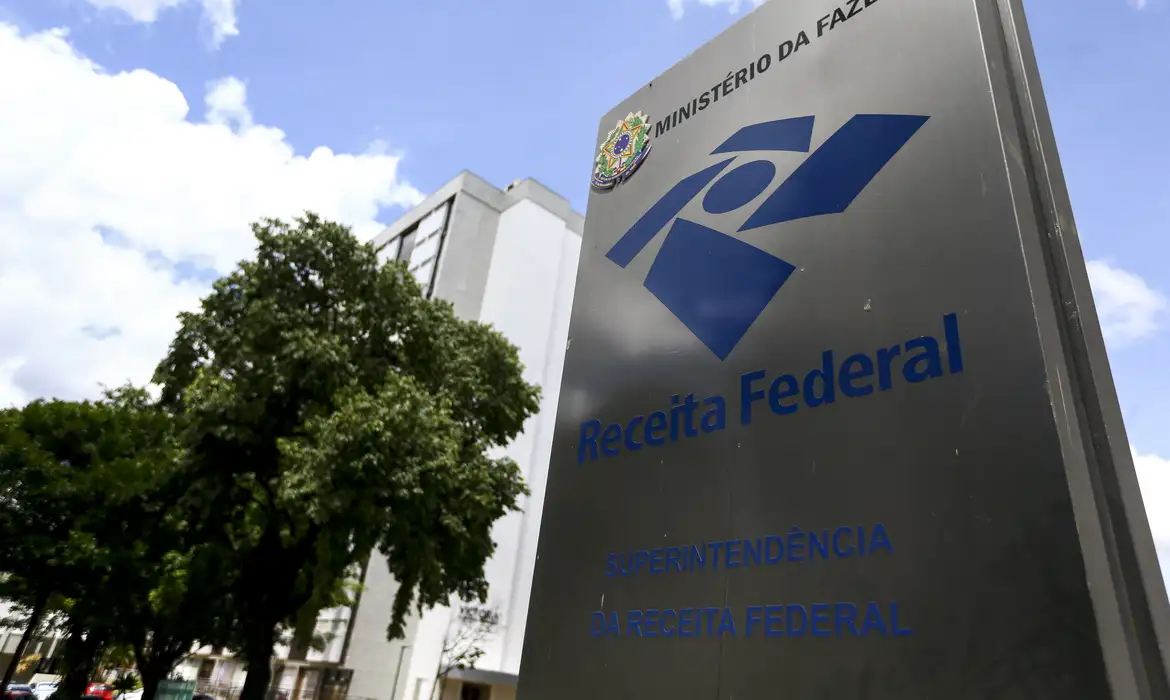 Receita exonera auditor alvo de operação da Polícia Federal