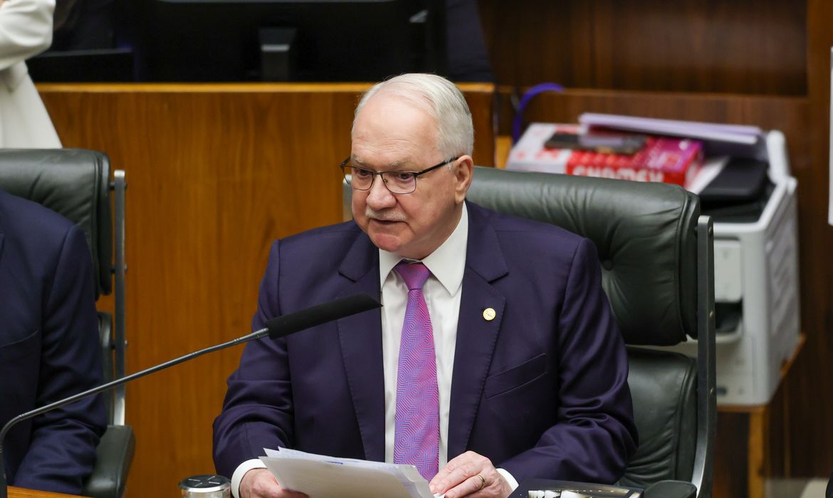 Fachin discursa no Congresso e defende independência dos Poderes
