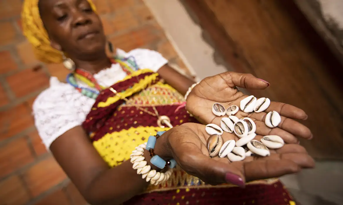 Cartilha une saberes de terreiros e prevenção do câncer em negras
