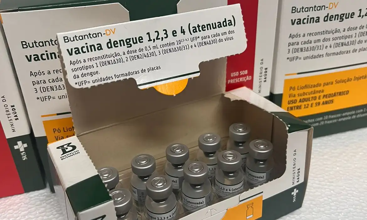 Municípios fluminenses começam a receber vacina contra a dengue