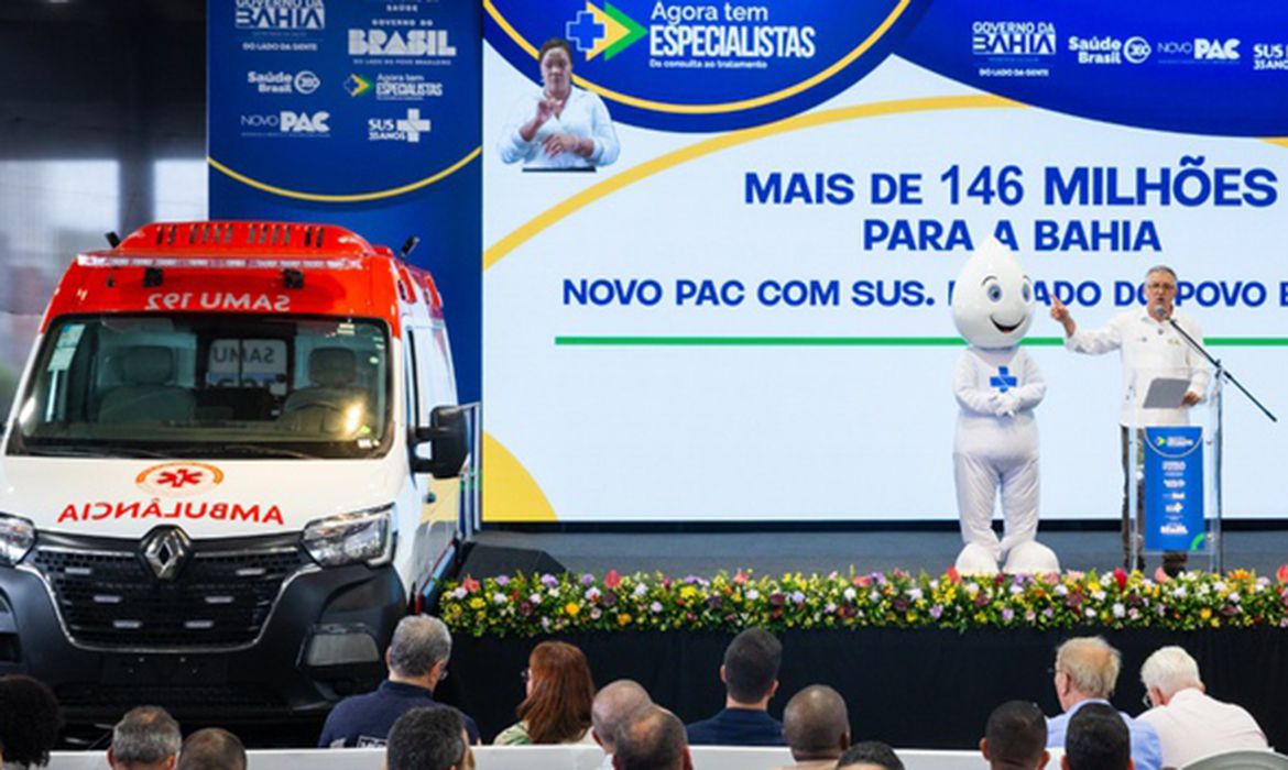 Saúde entrega ambulâncias, unidades móveis e equipamentos na Bahia