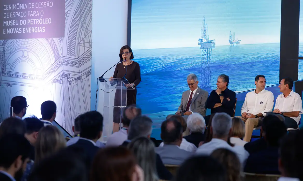 Petrobras suspendeu leilão de combustíveis para reavaliar estoques