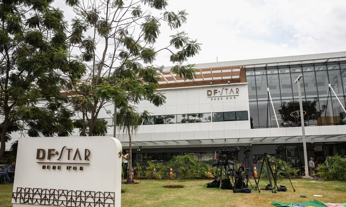 Bolsonaro apresenta melhora clínica, mas segue em UTI