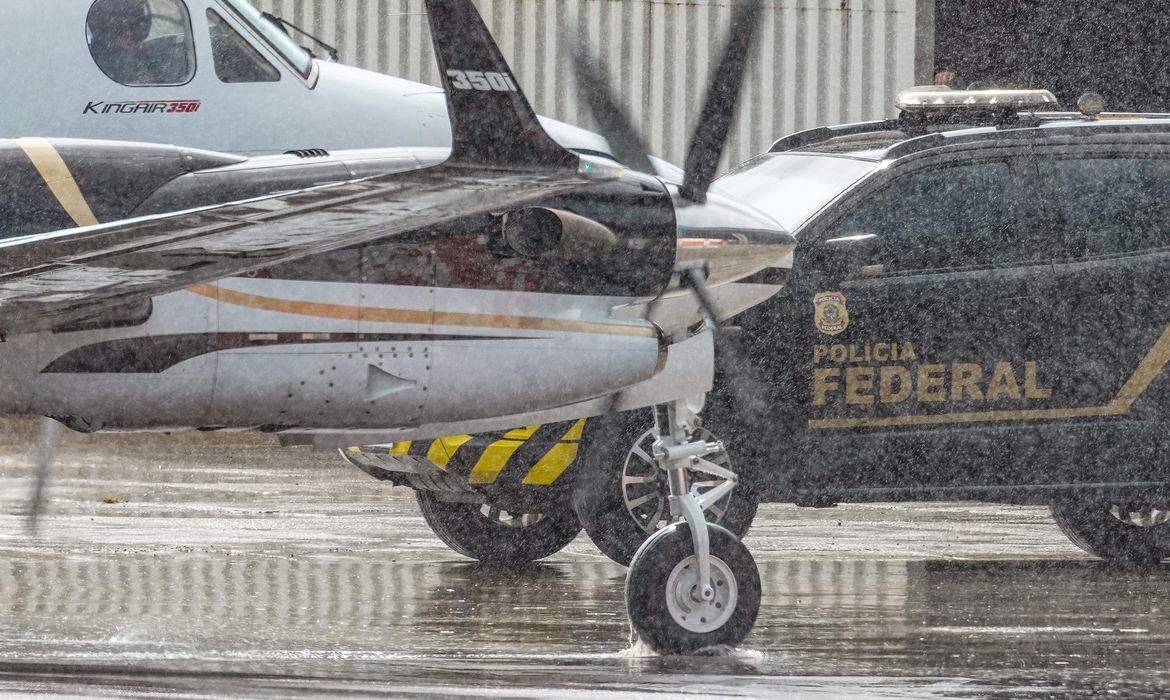 Vorcaro chega a Brasília em voo da PF e vai para presídio federal