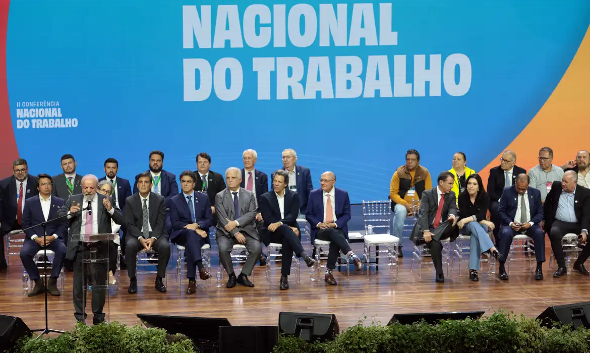Fim do 6×1: Lula propõe negociação entre patrões, empregados e governo