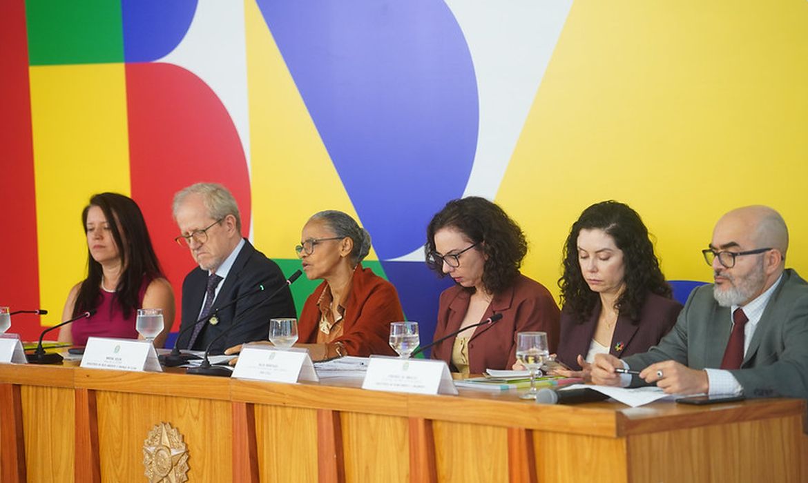 Governo lança Plano Clima com meta de reduzir emissões até 2035