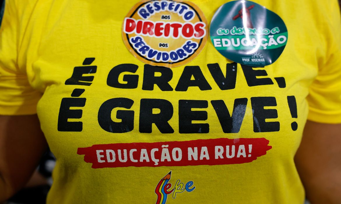 Profissionais da educação pública do Rio fazem paralisação na quinta